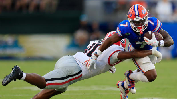 Georgia linebacker Jamon Dumas-Johnson (10) tackles Florida running back Trevor Etienne (7) during the third quarter of an NCAA Football game Saturday, Oct. 28, 2023 at EverBank Stadium in Jacksonville, Fla. Georgia defeated Florida 43-20.